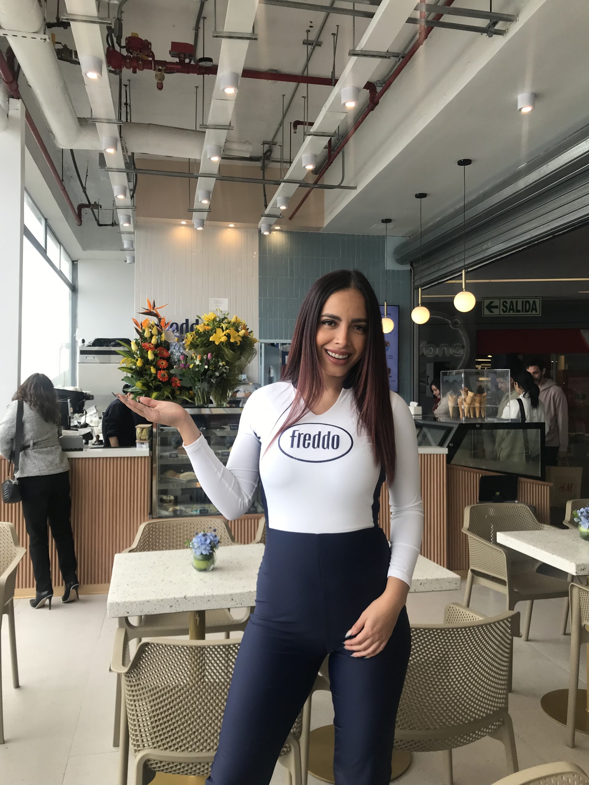 CONFECCION DE UNIFORMES Y TRAJES PARA ANFITRIONAS LIMA PERU